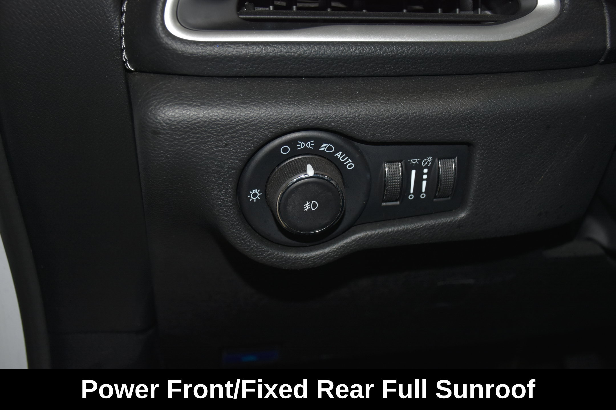 Used 2023 Chrysler Pacifica Touring-L w/ S Appearance Package AWD/4WD image 13