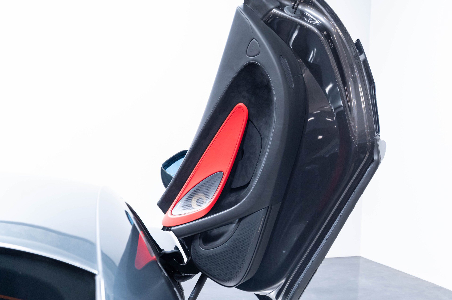 Used 2019 McLaren 570S Coupe RWD image 30