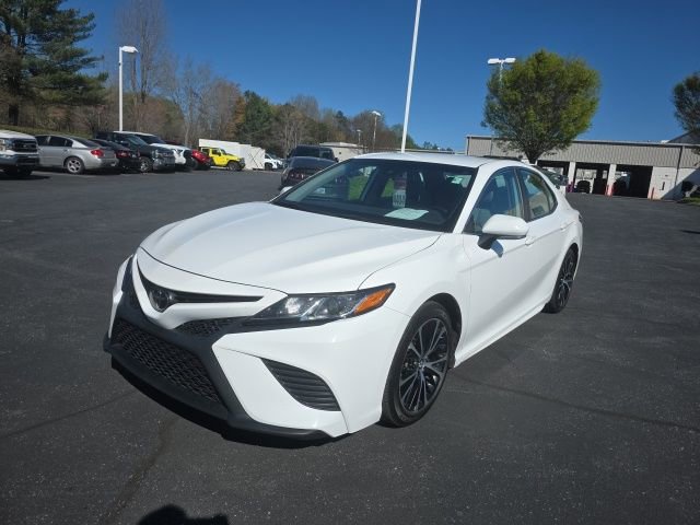 Used 2020 Toyota Camry SE w/ Convenience Package image 3