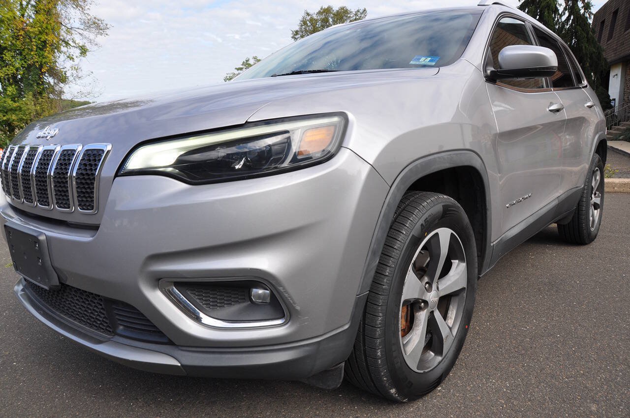 Used 2019 Jeep Cherokee Limited AWD/4WD image 2