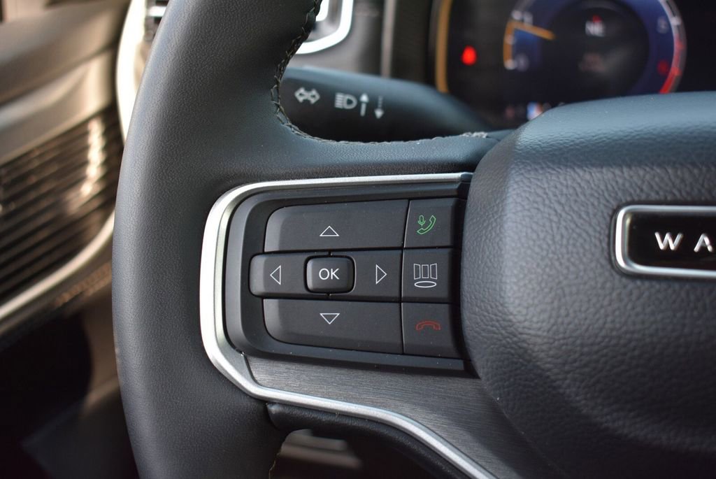 Used 2025 Jeep Wagoneer 4WD w/ Convenience Group I image 19