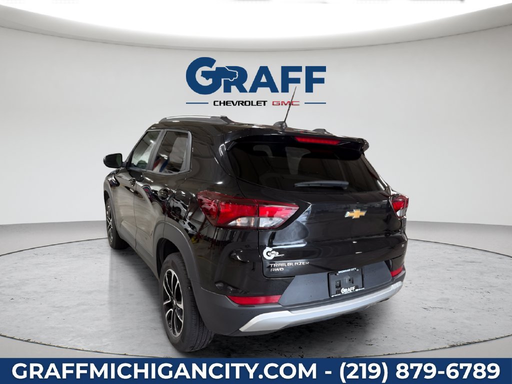 Used 2025 Chevrolet TrailBlazer LT AWD/4WD image 4