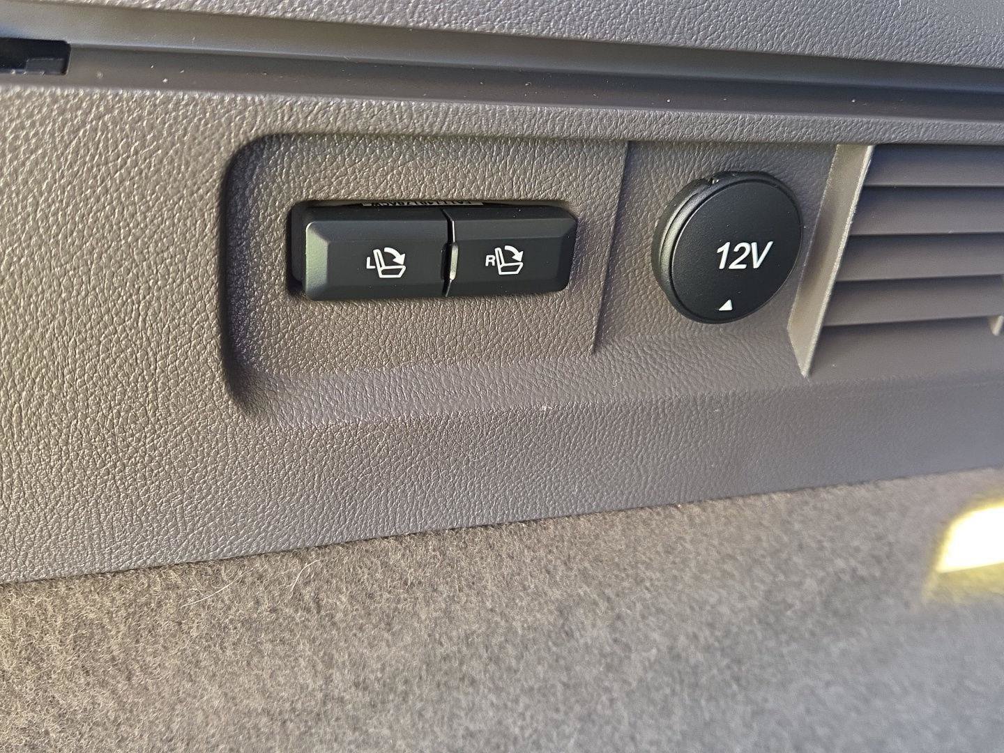 Used 2018 Lincoln MKX Select w/ Select Plus Package AWD/4WD image 16