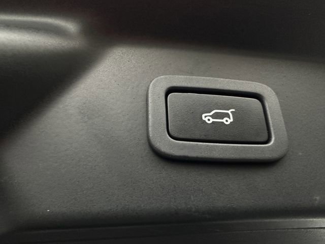 Used 2018 Land Rover Range Rover Velar R-Dynamic SE image 38