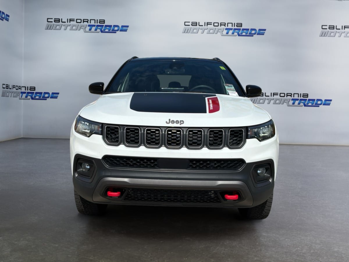 Used 2025 Jeep Compass Trailhawk AWD/4WD image 2