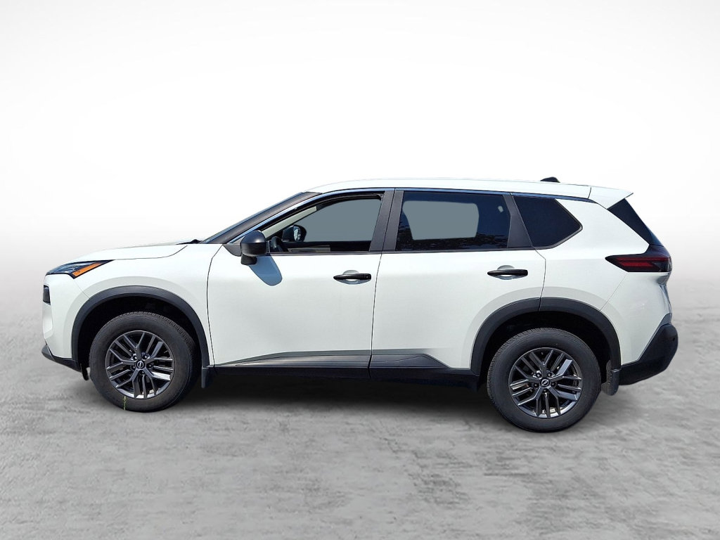 Used 2023 Nissan Rogue S AWD/4WD image 2