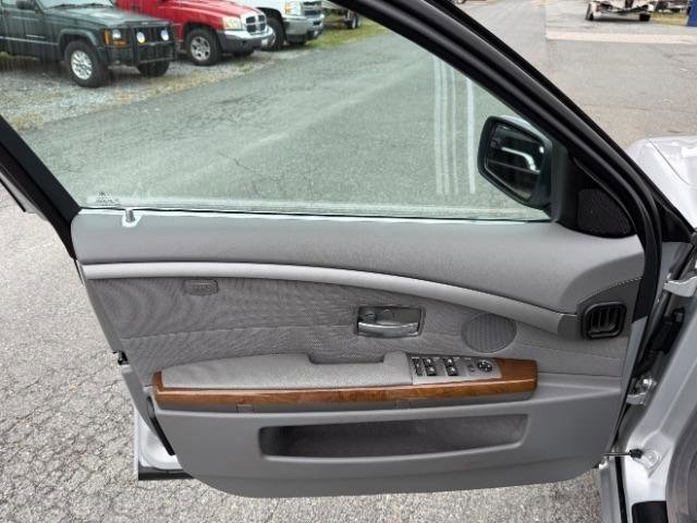 Used 2005 BMW 745i image 18