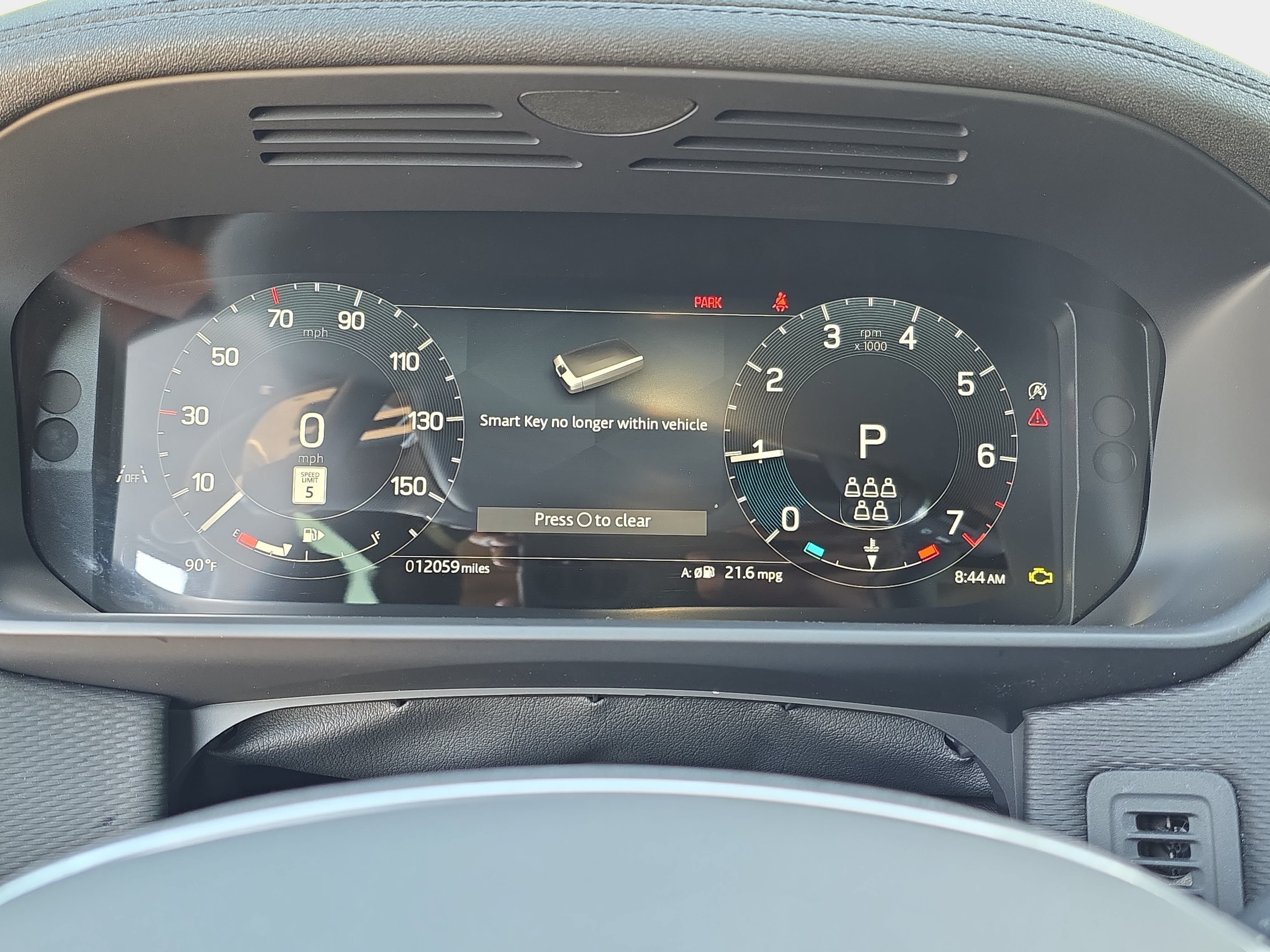 Certified 2025 Land Rover Discovery Dynamic SE AWD/4WD image 19
