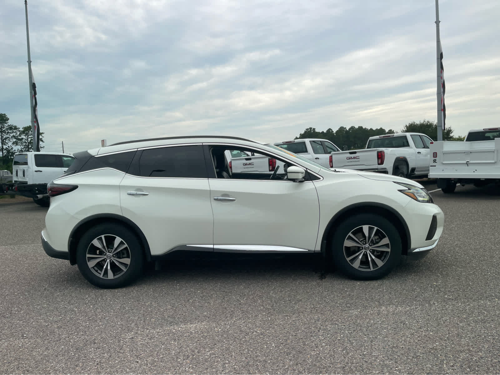Used 2019 Nissan Murano SV w/ Premium Package FWD image 4