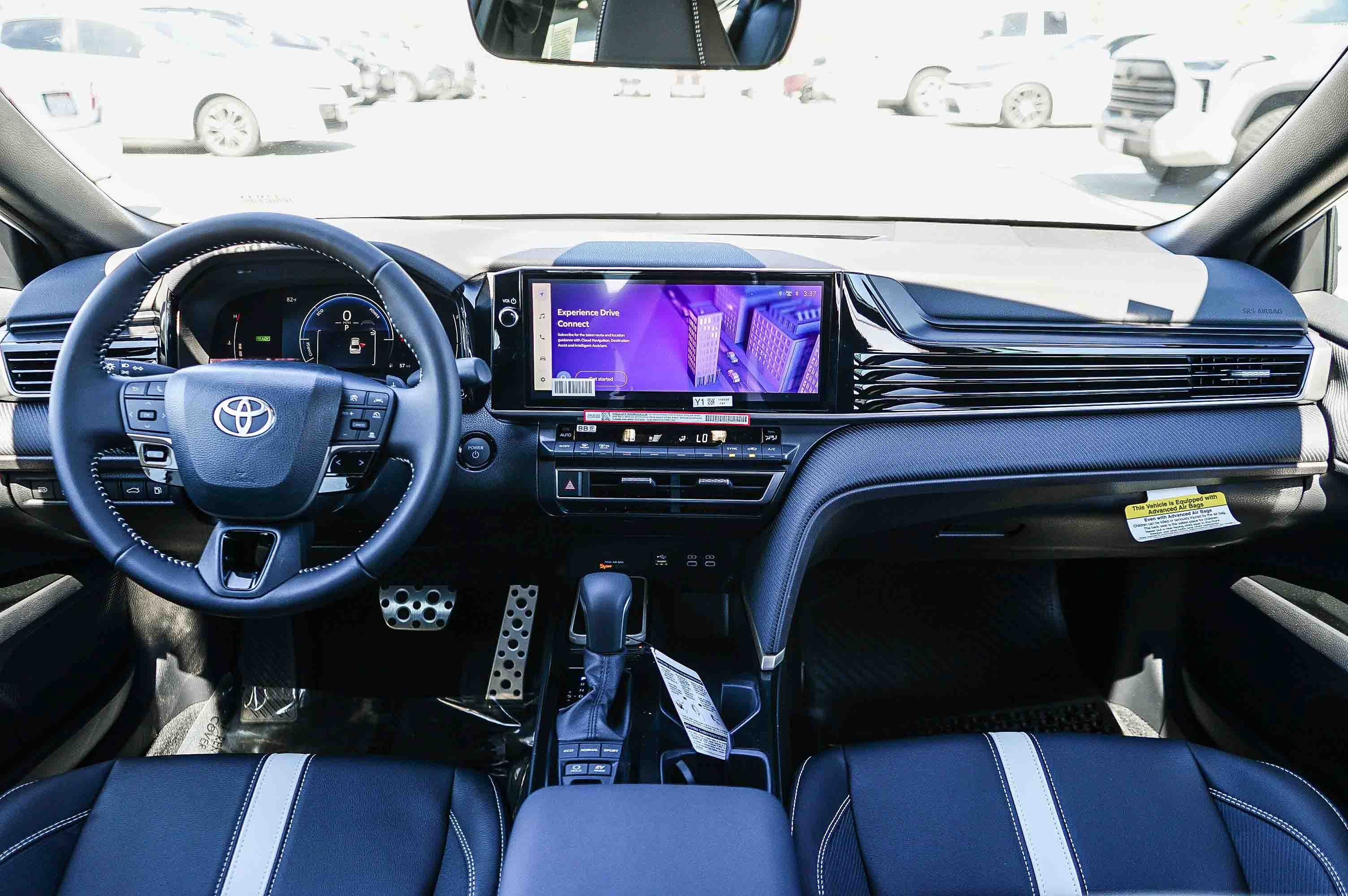 New 2026 Toyota Camry Hybrid FWD image 14