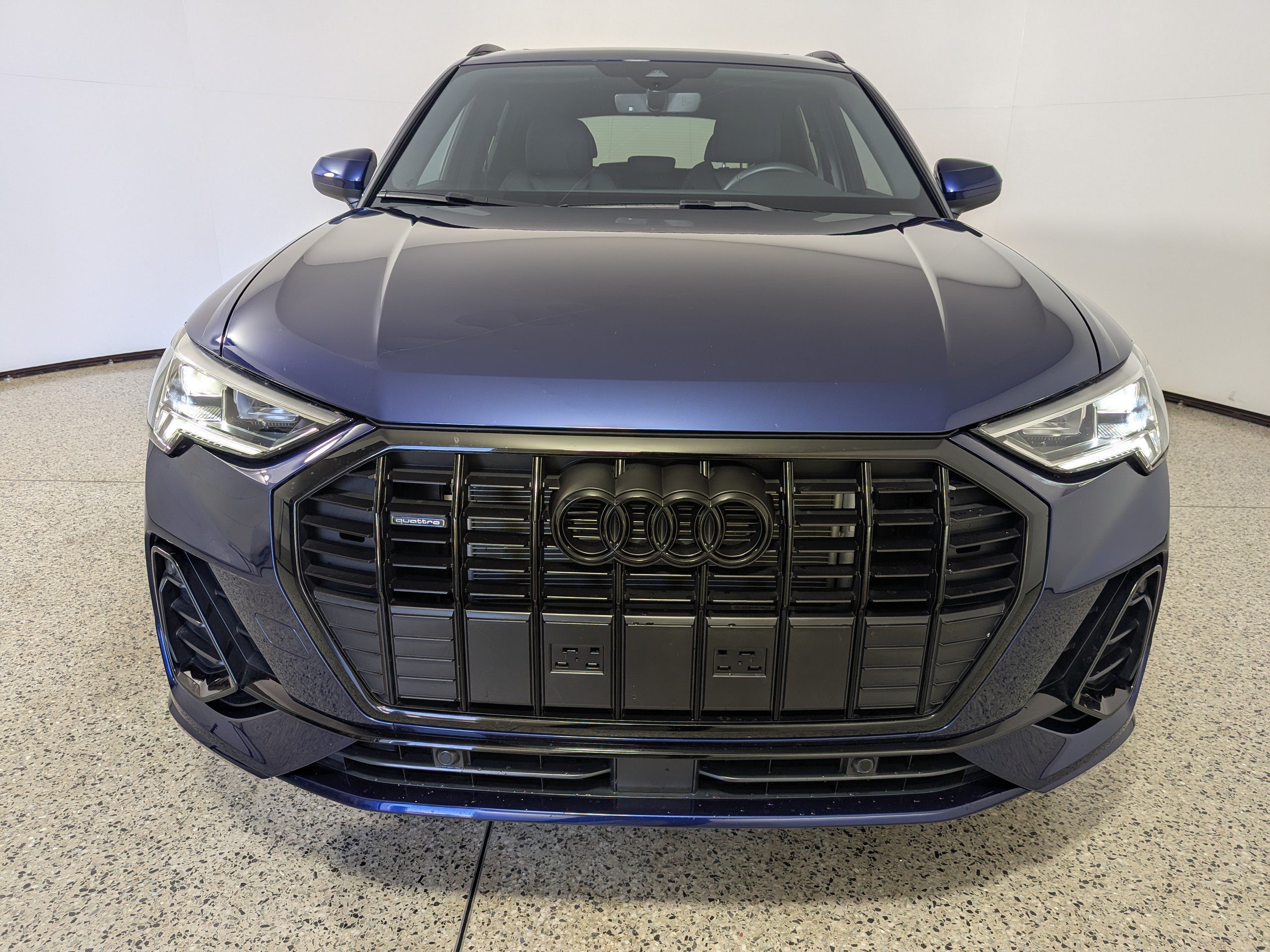 Certified 2025 Audi Q3 2.0T Premium AWD/4WD image 2
