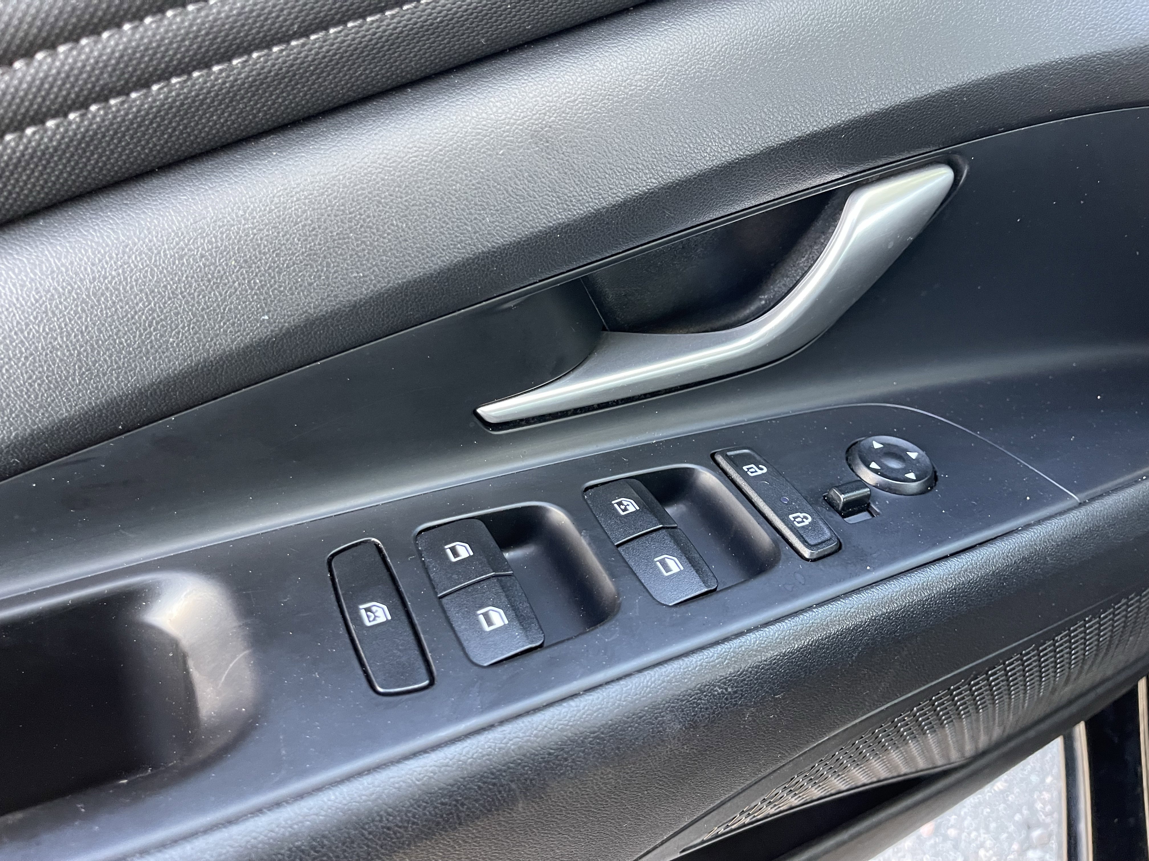 Used 2023 Hyundai Elantra Limited FWD image 23