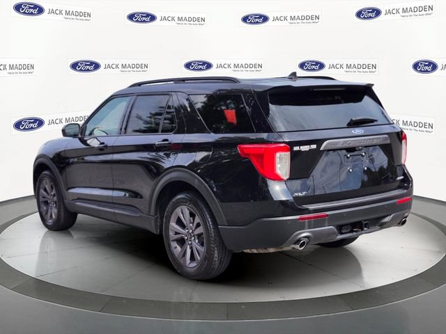 Certified 2023 Ford Explorer XLT w/ Equipment Group 202A AWD/4WD image 3