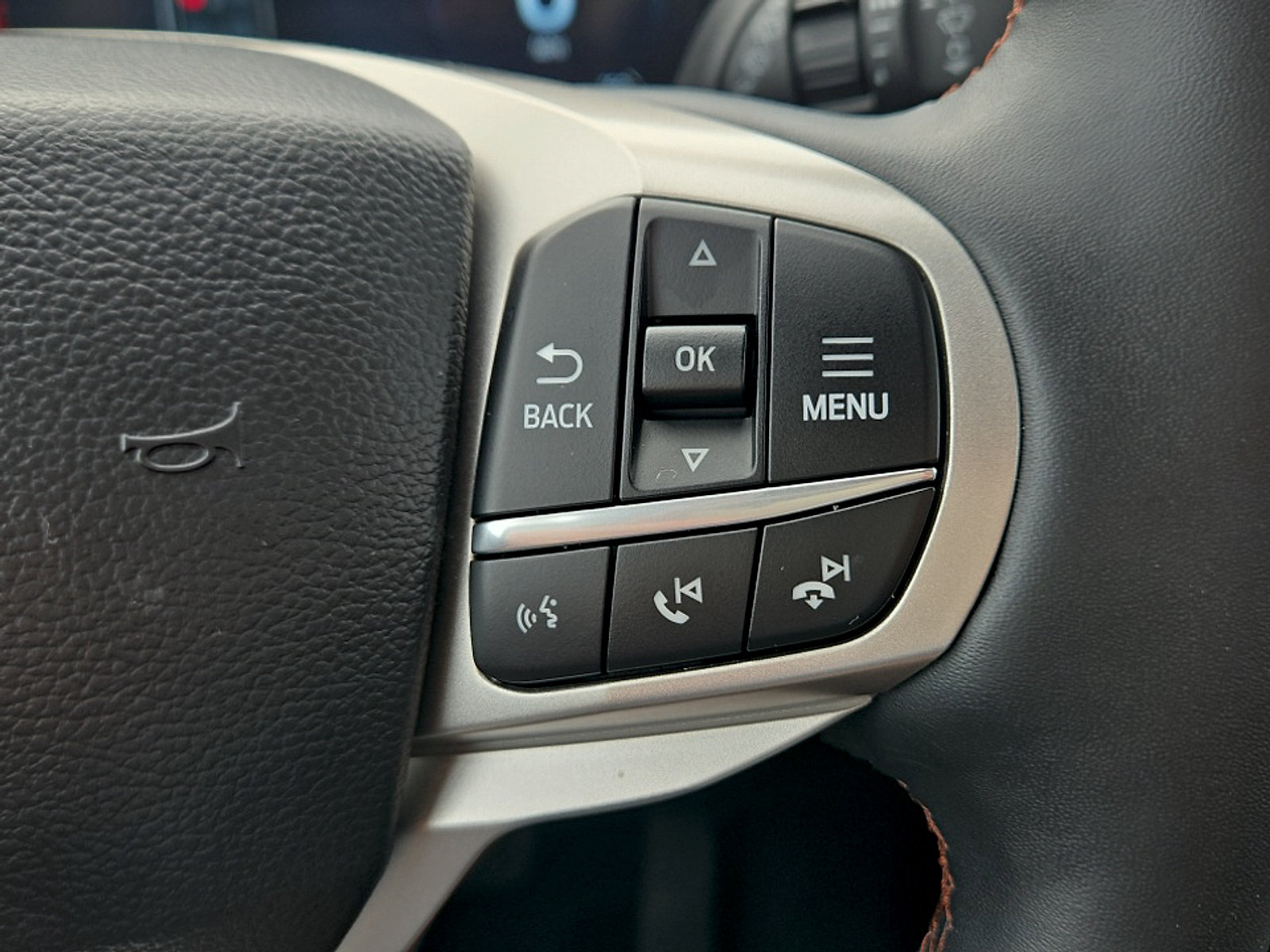 Certified 2025 Ford Explorer Active w/ Active Comfort Package AWD/4WD image 14