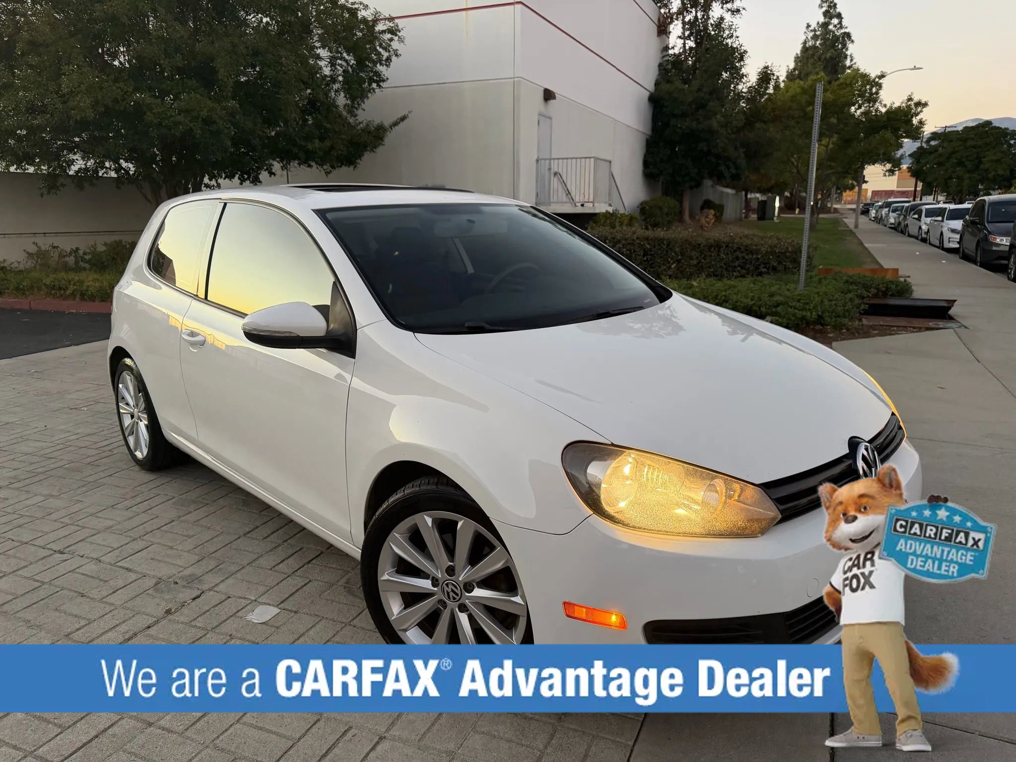 Used 2010 Volkswagen Golf 2-Door image 2