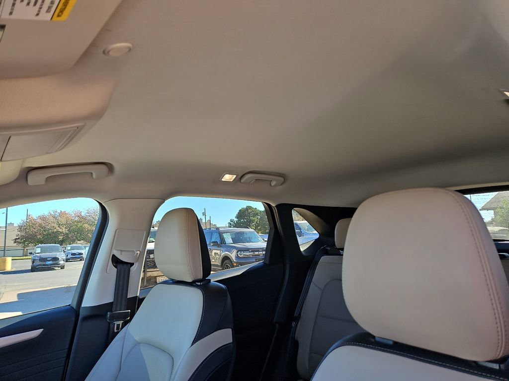 Used 2022 Ford Escape SEL image 19