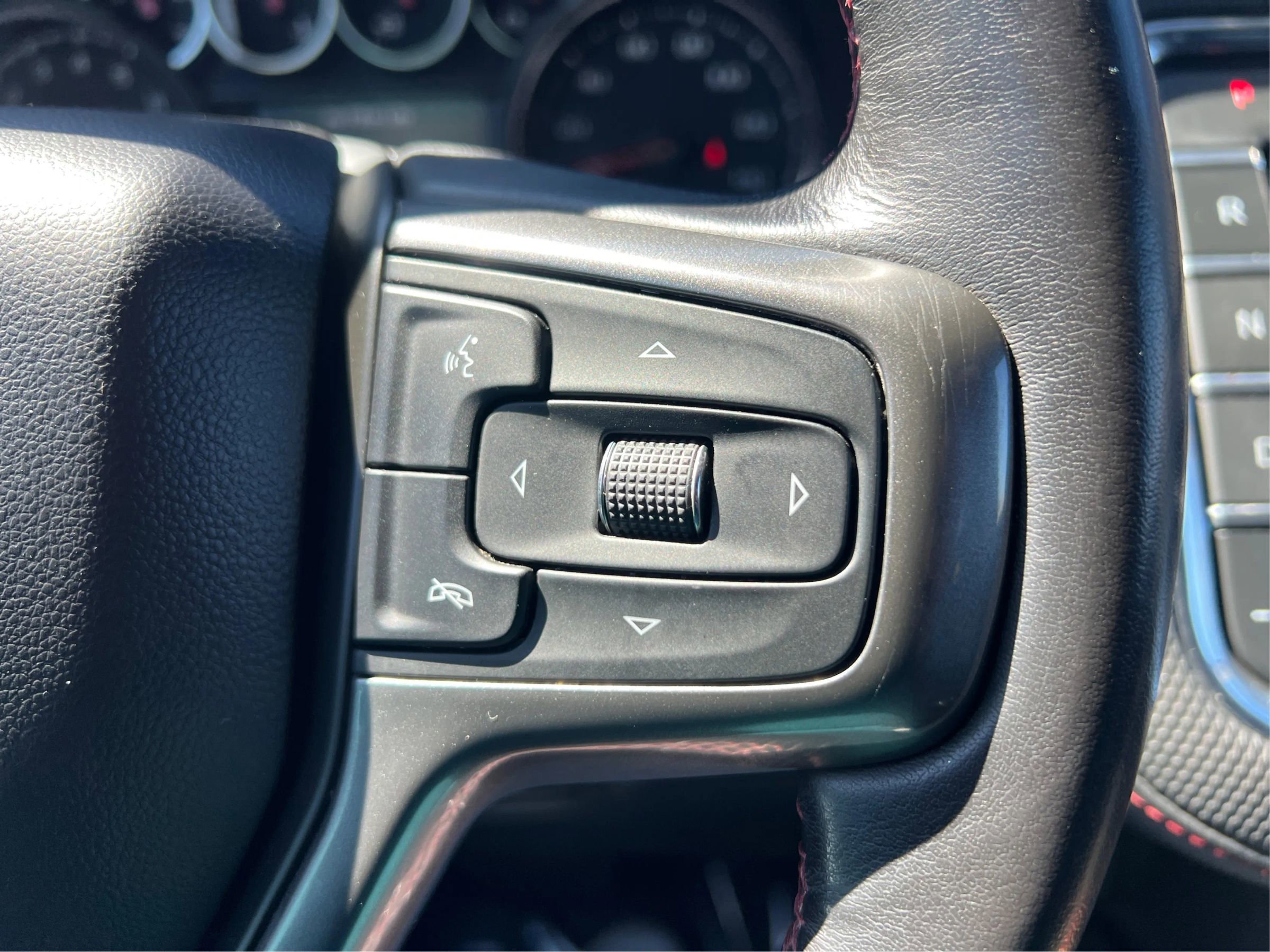 Used 2021 Chevrolet Suburban RST w/ Luxury Package image 31