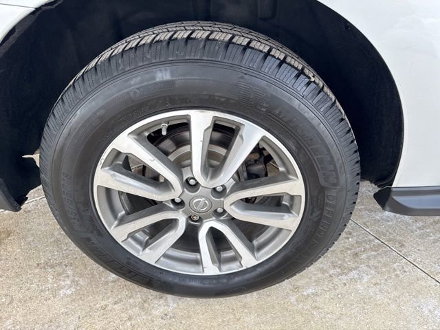 Used 2013 Nissan Pathfinder SV image 35