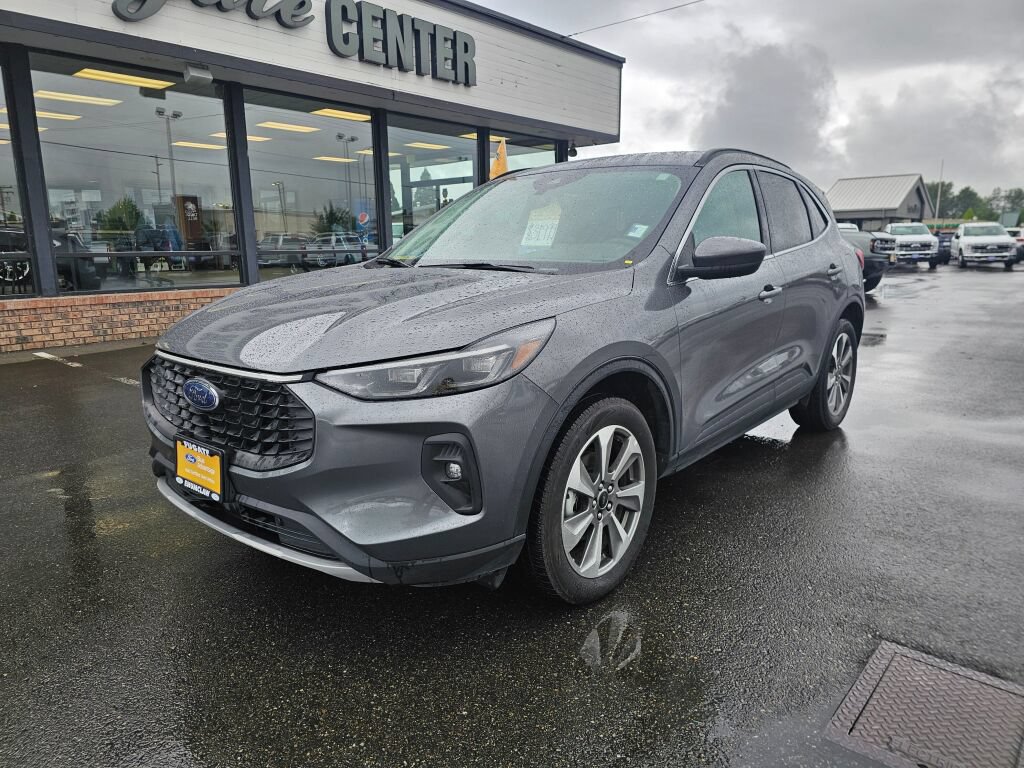 Certified 2025 Ford Escape Platinum AWD/4WD image 2