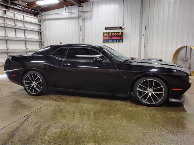 Used 2017 Dodge Challenger R/T Scat Pack RWD image 2