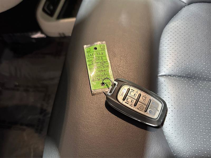 Used 2023 Chrysler Pacifica Touring-L FWD image 29