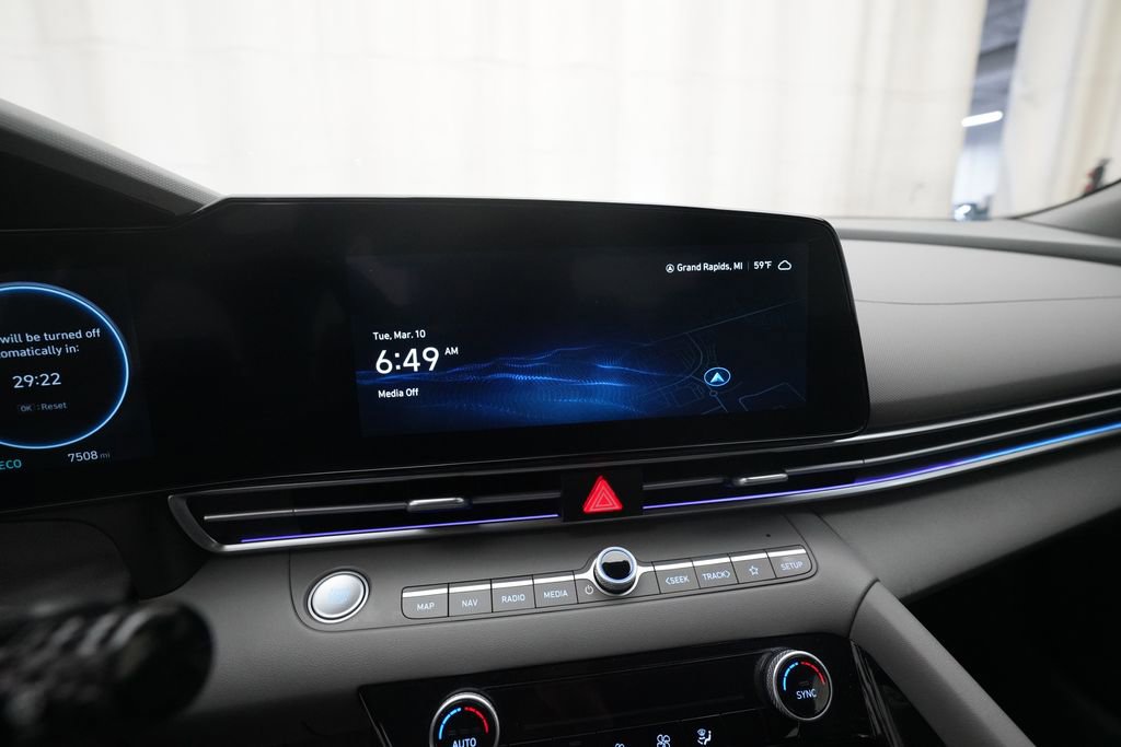 Used 2024 Hyundai Elantra Blue image 6