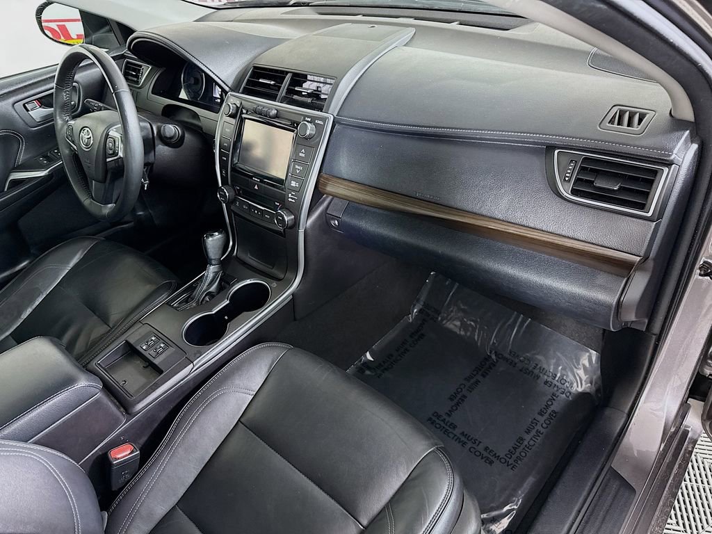 Used 2017 Toyota Camry XLE w/ Moonroof Package image 28