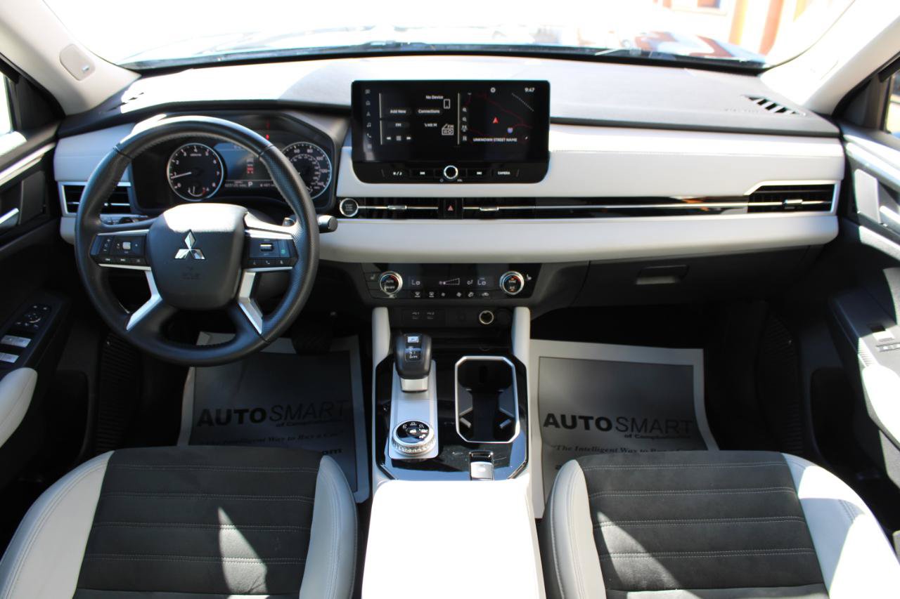 Used 2025 Mitsubishi Outlander SE FWD image 43