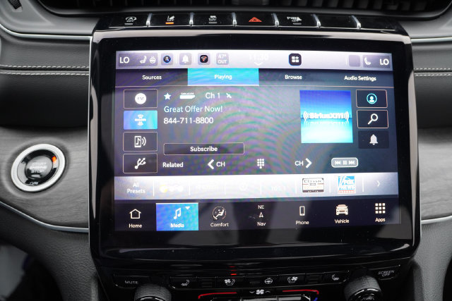 Certified 2024 Jeep Grand Cherokee Limited w/ Luxury Tech Group II AWD/4WD image 32