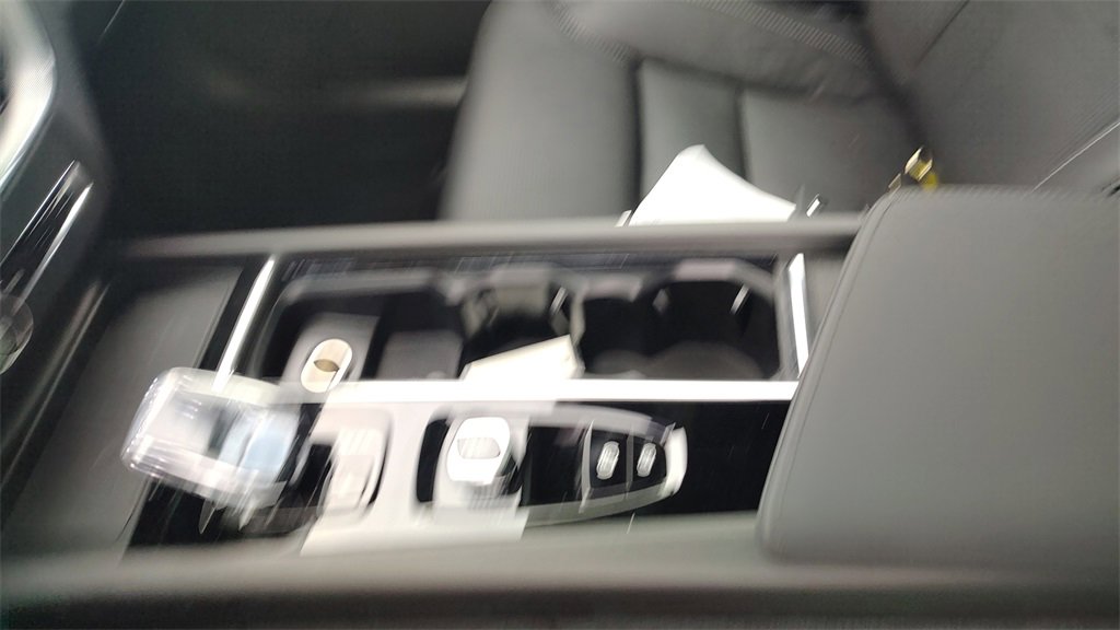 New 2026 Volvo XC60 B5 Ultra w/ Climate Package image 23