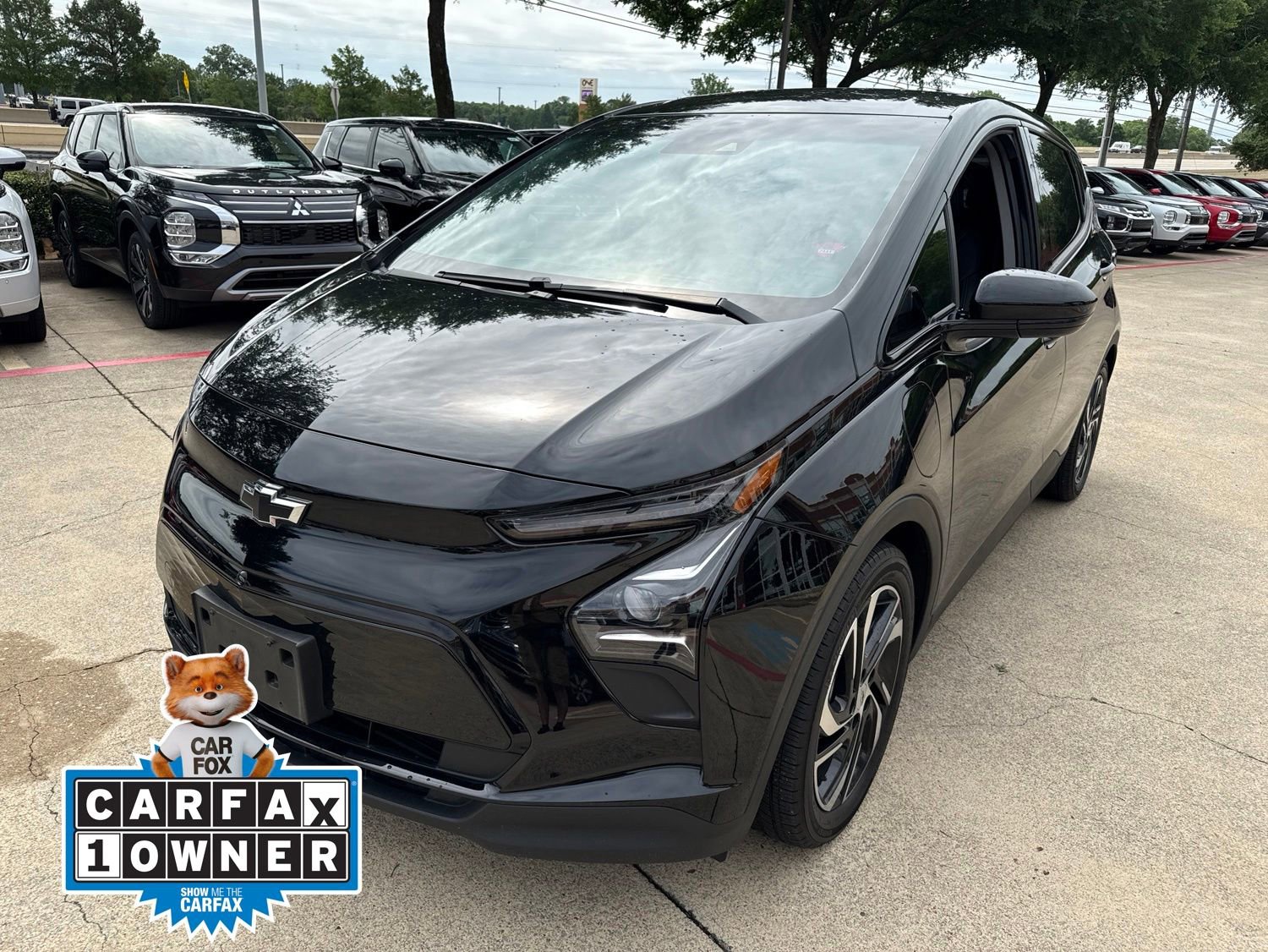 Used 2023 Chevrolet Bolt LT w/ Infotainment Package FWD image 6