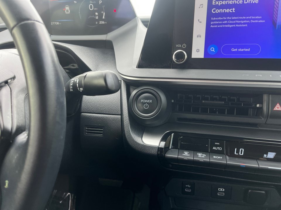 Used 2025 Toyota Prius LE FWD image 32