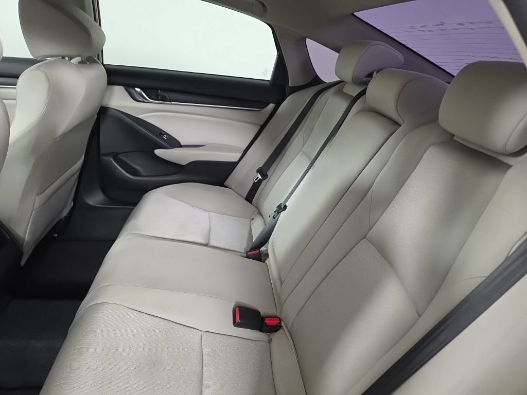 Used 2018 Honda Accord EX image 30