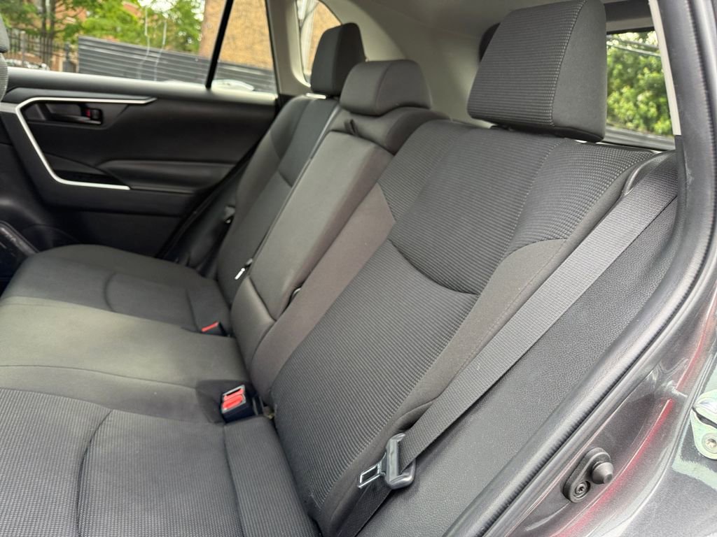 Used 2025 Toyota RAV4 LE AWD/4WD image 25
