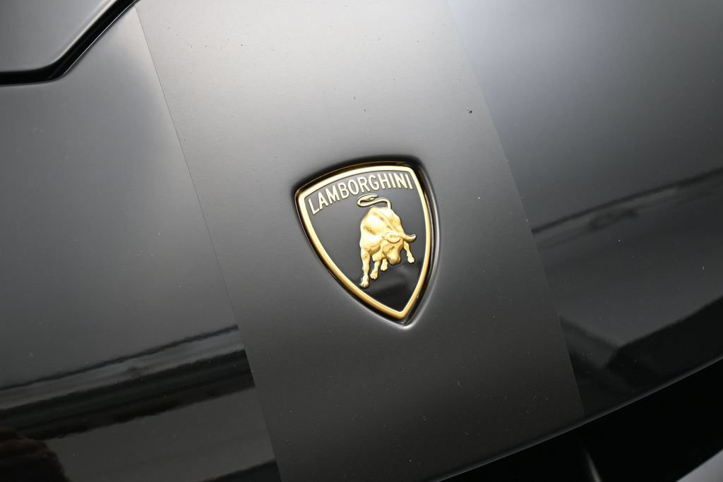 Used 2022 Lamborghini Huracan EVO RWD image 13
