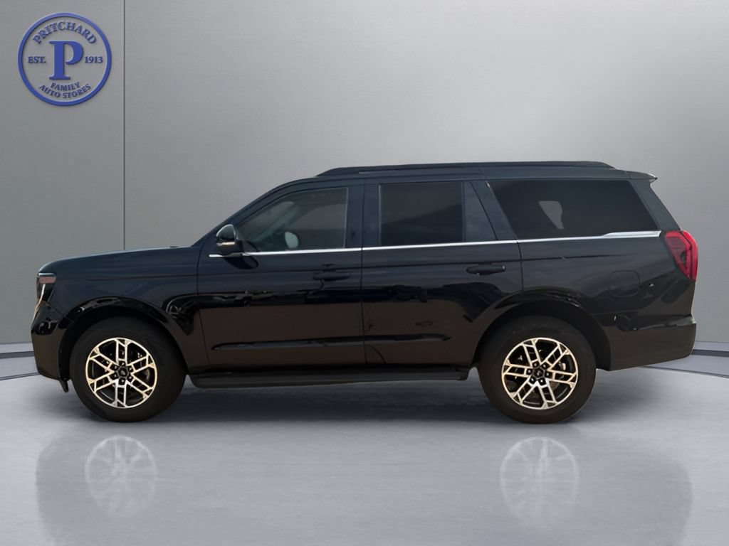 Used 2025 Ford Expedition Active AWD/4WD image 3