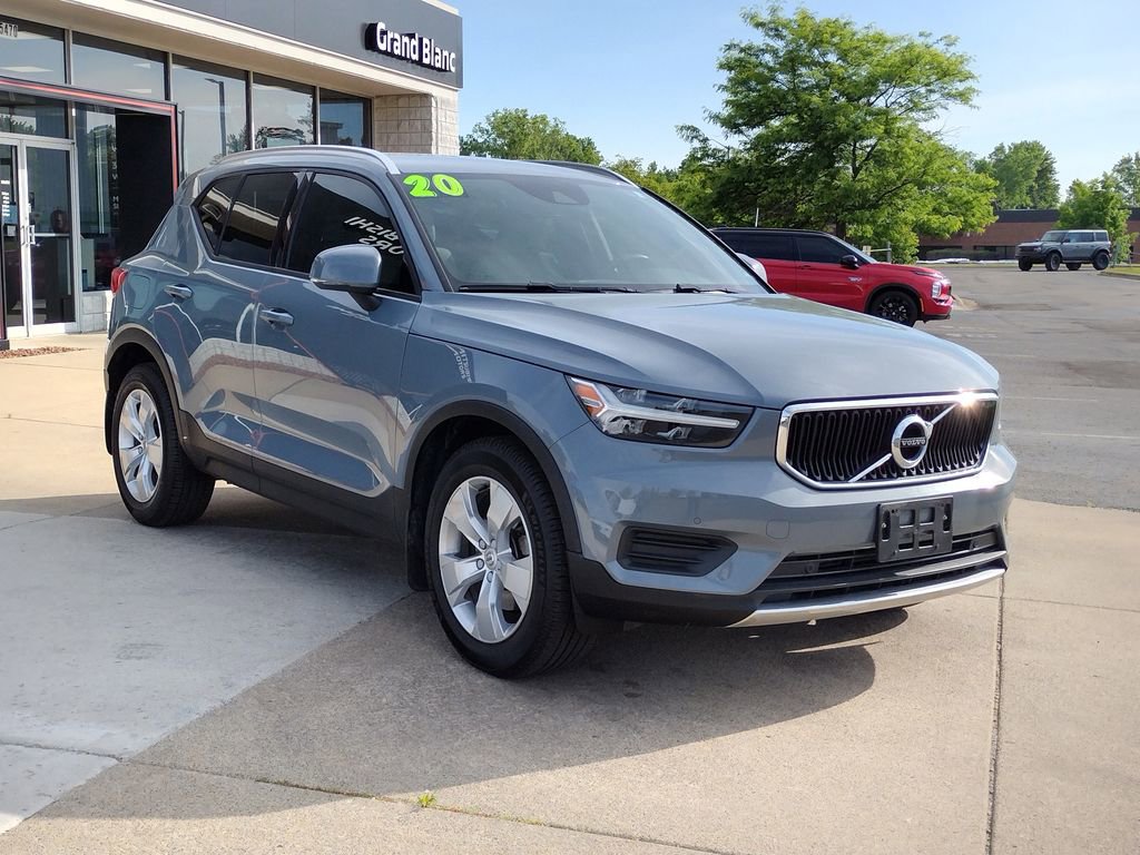 Used 2020 Volvo XC40 T4 Momentum FWD image 3