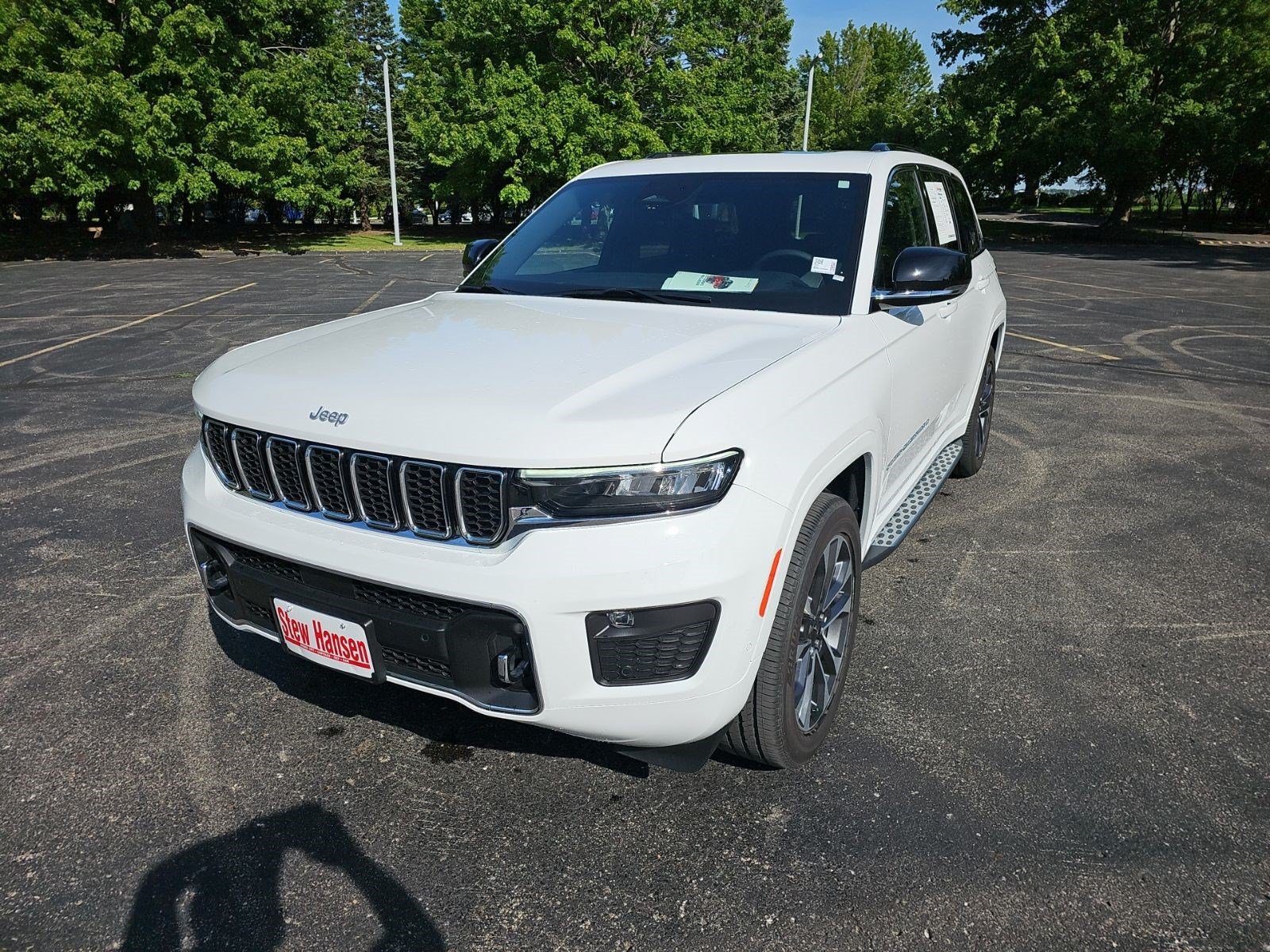 Used 2024 Jeep Grand Cherokee Overland w/ Luxury Tech Group IV AWD/4WD image 2