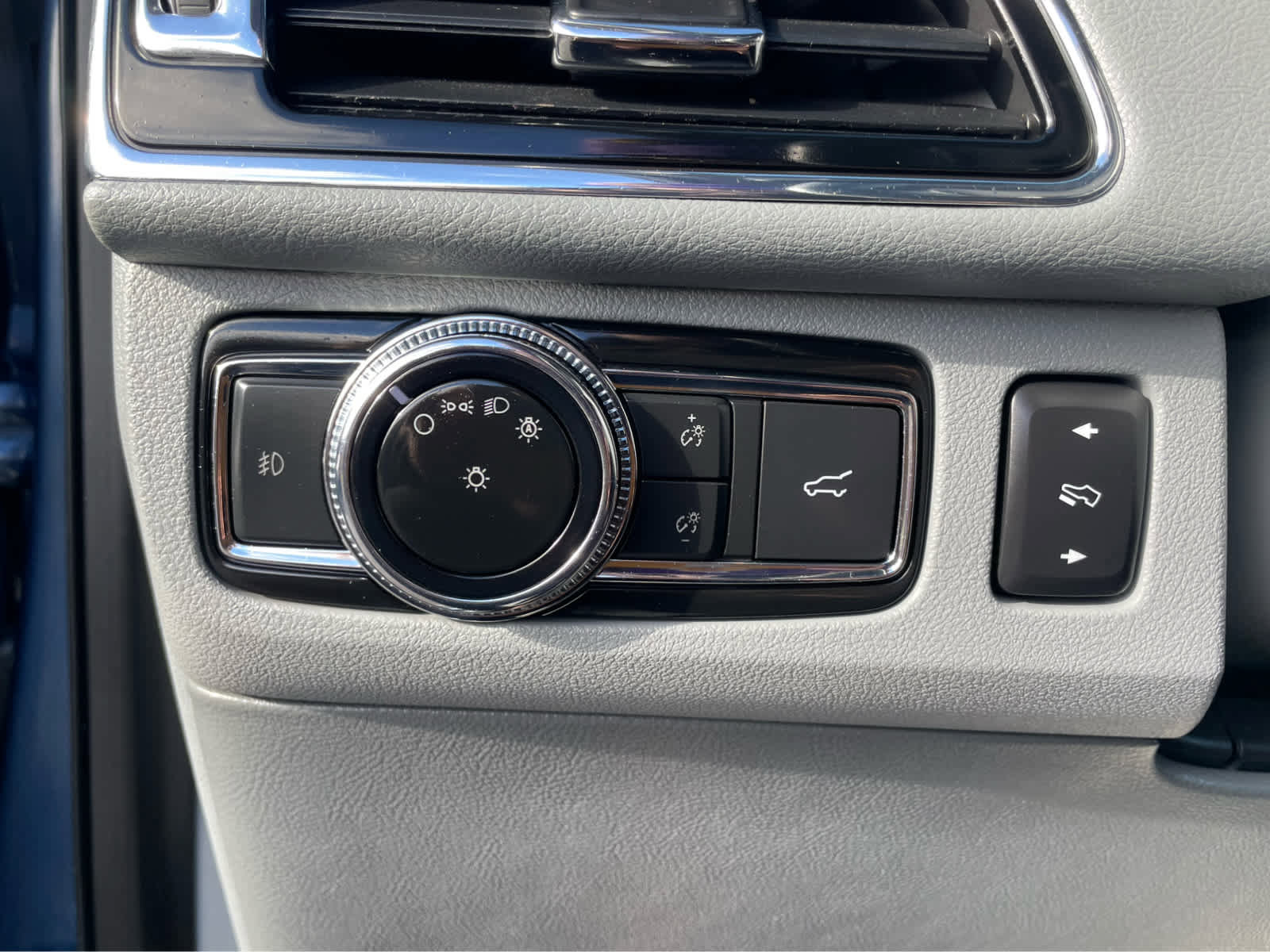 Used 2018 Lincoln Navigator Reserve w/ Technology Package image 16