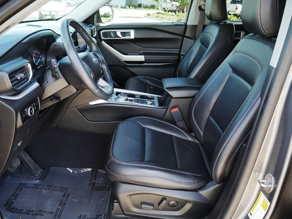 Used 2023 Ford Explorer XLT w/ Equipment Group 202A AWD/4WD image 11
