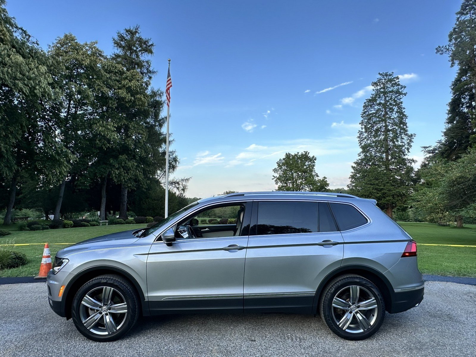 Used 2020 Volkswagen Tiguan SEL AWD/4WD image 6