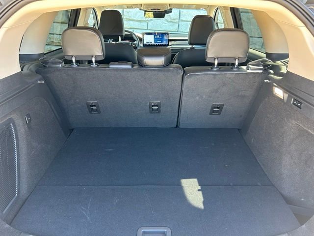 Used 2023 Lincoln Corsair Reserve w/ Equipment Group 201A image 12