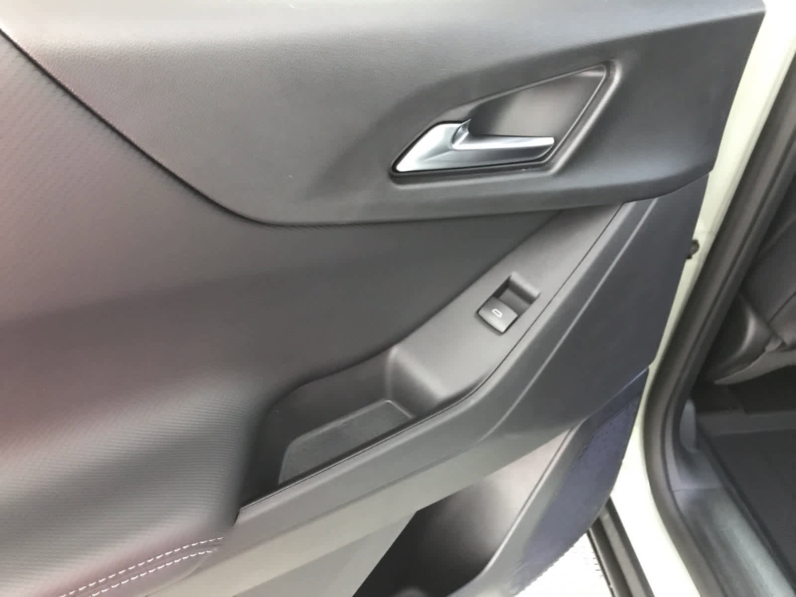 New 2026 Chevrolet Equinox LT w/ Convenience Package II image 9