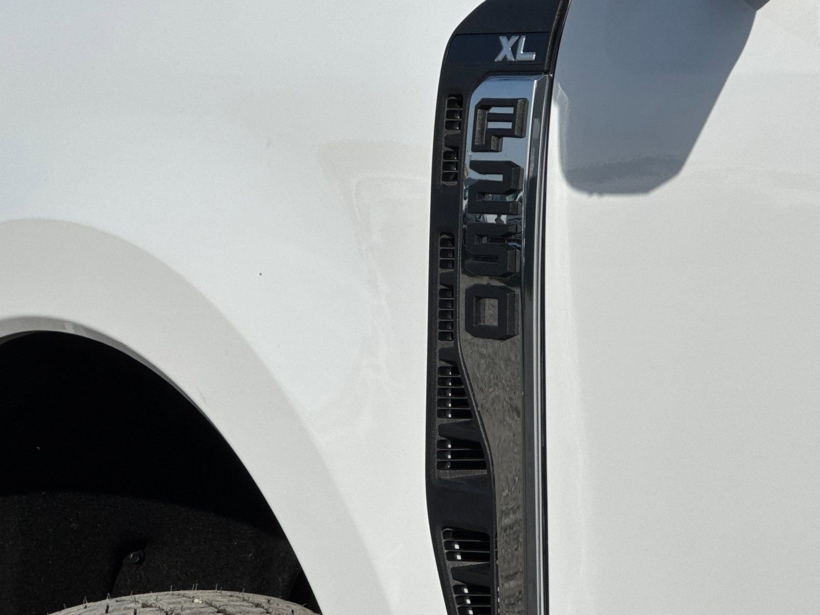 New 2026 Ford F250 XL w/ XL Chrome Package image 24