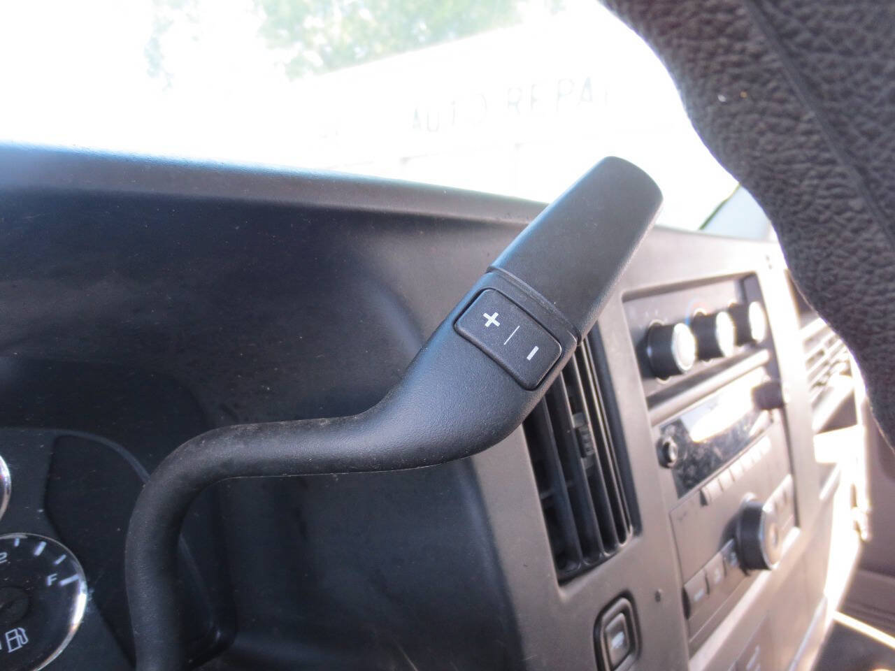 Used 2014 Chevrolet Express 2500 RWD image 12