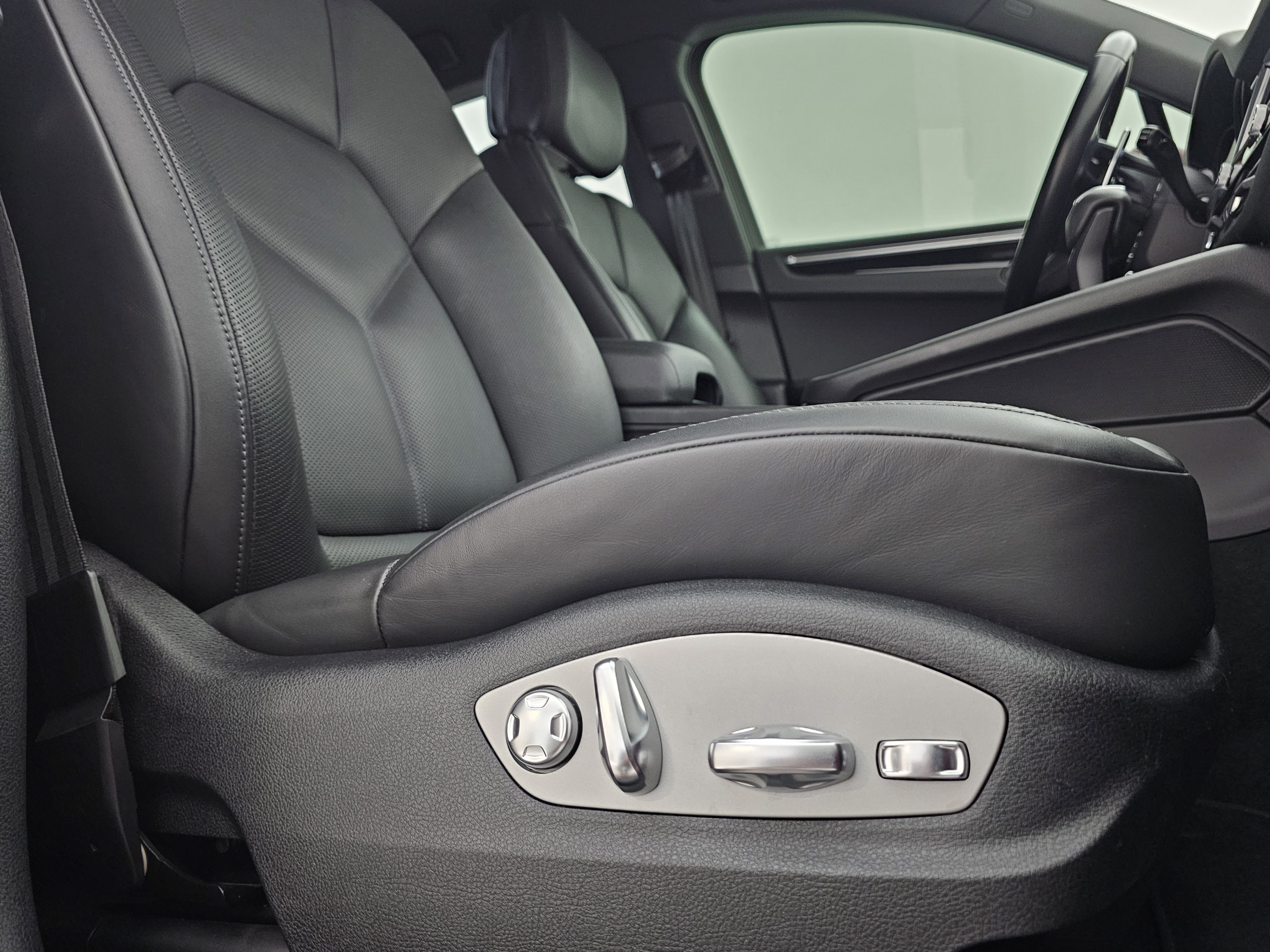 Used 2022 Porsche Macan image 15