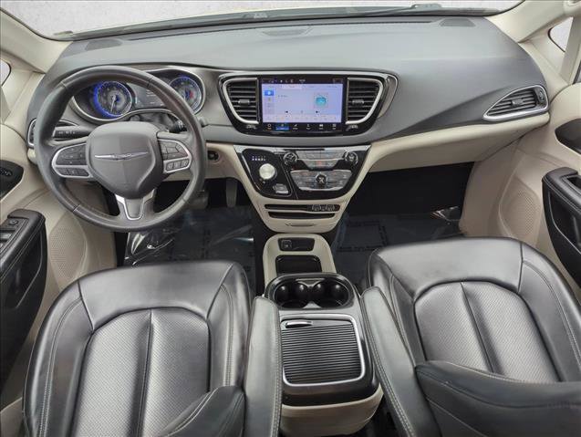 Used 2023 Chrysler Pacifica Touring-L FWD image 18