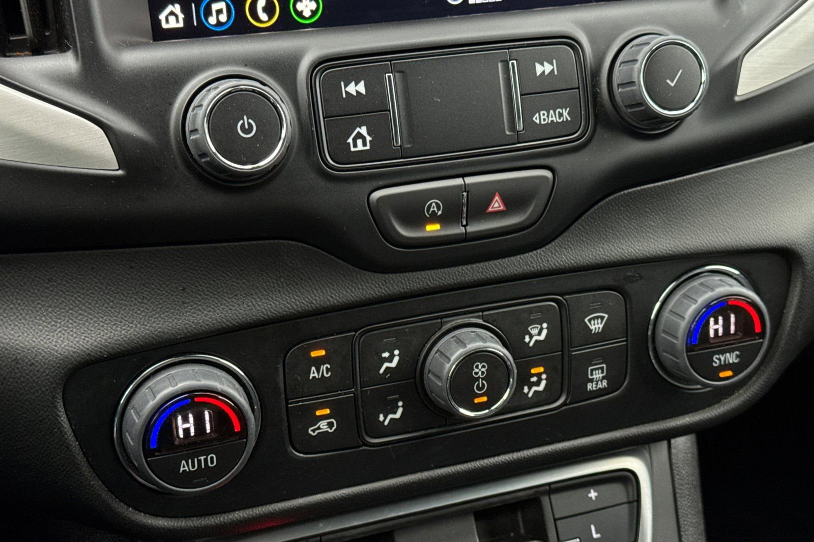 Certified 2024 GMC Terrain SLT image 22