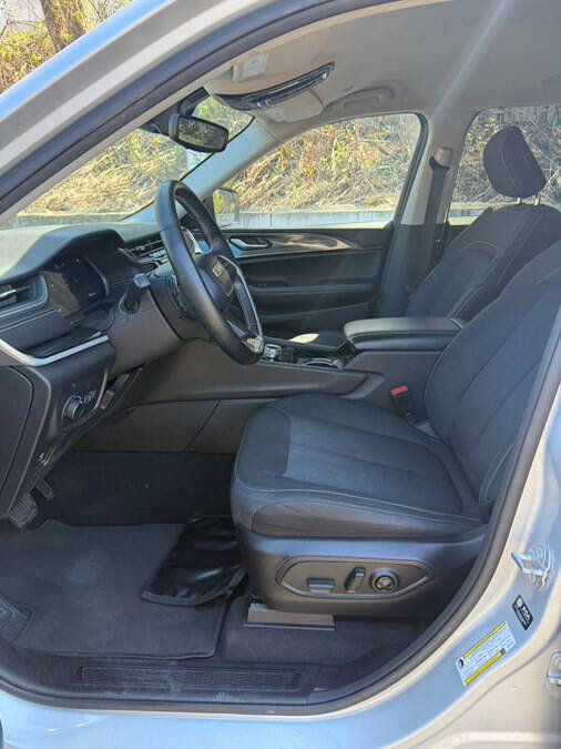 Used 2022 Jeep Grand Cherokee L Laredo w/ Luxury Tech Group I AWD/4WD image 35
