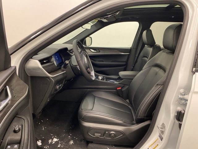 New 2025 Jeep Grand Cherokee L Limited image 9